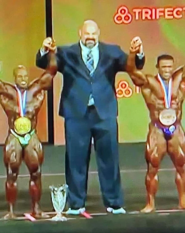 4x-worlds-strongest-man-brian-shaw-next-to-212lb-pro-v0-n23nfjrfji6a1.webp