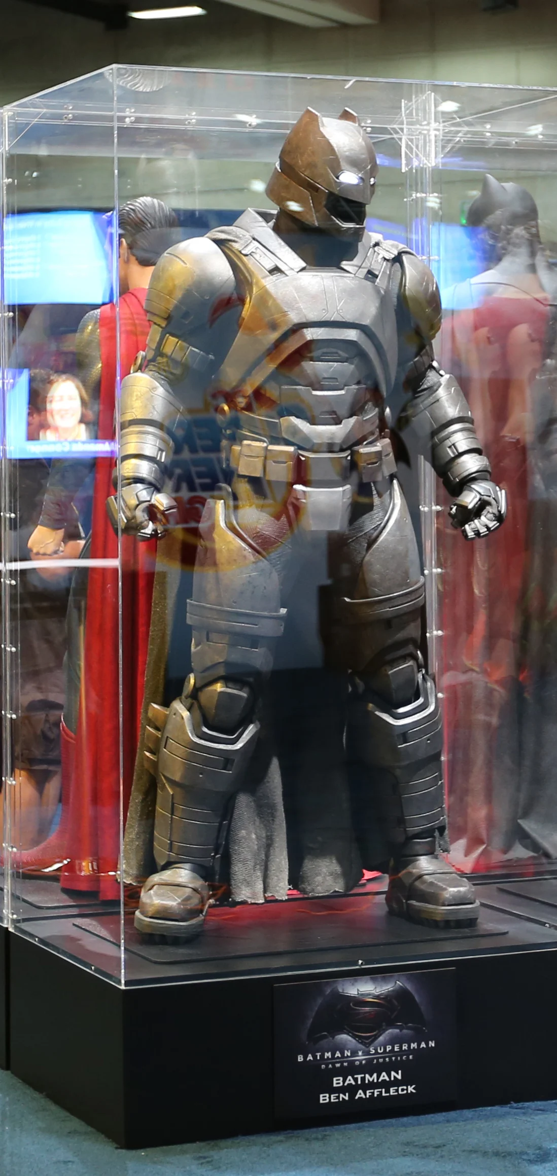 batman-v-superman-armor-comic-con-image.webp