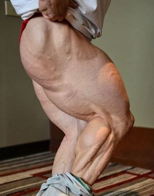 nicolaslegs2.JPG