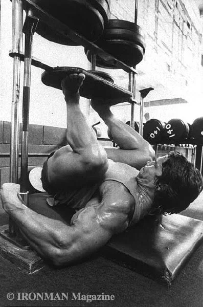 smg92 old school leg pressing.webp