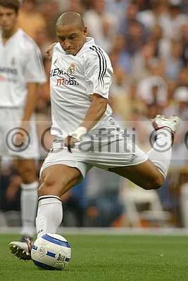 robertocarlos_real_madrid_numancia02_std.webp