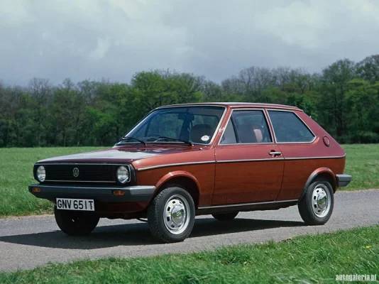 volkswagen_polo_1975_02_s.webp