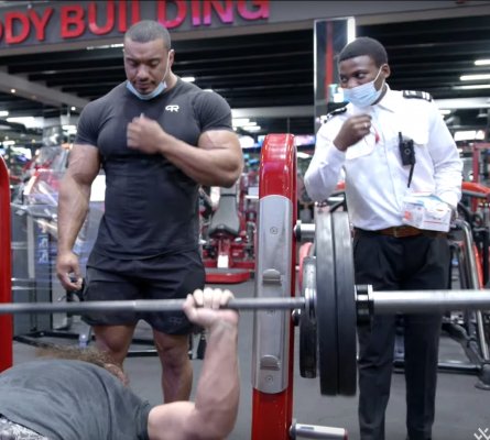 Larry Wheels ja vartija.jpg