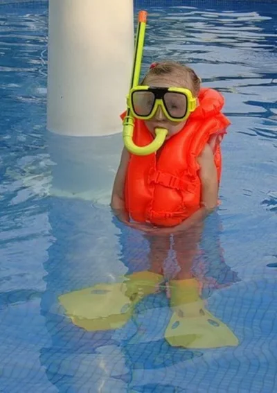 Baby-Swimming-Funny-Picture.webp
