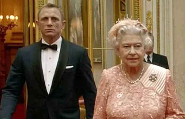 queen-elizabeth-james-bond-olympics-2012-620x400.webp queen-elizabeth-james-bond-olympics-2012-620x400.webp