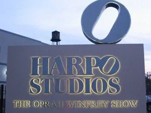 300px-Harpo-studio-sign-in-chicago-ill-usa.webp