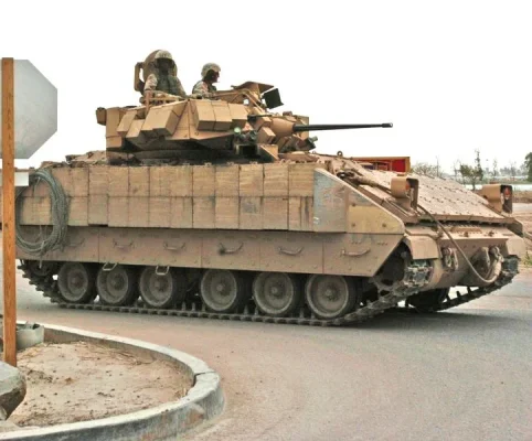 723px-M2_Bradley.webp