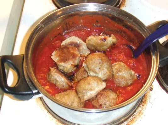 5. kastike ja valmiit lihikset.webp