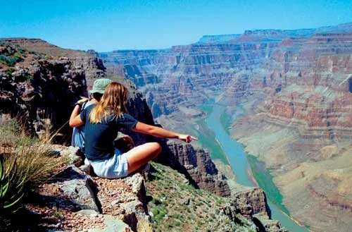 grand-canyon-couple.webp