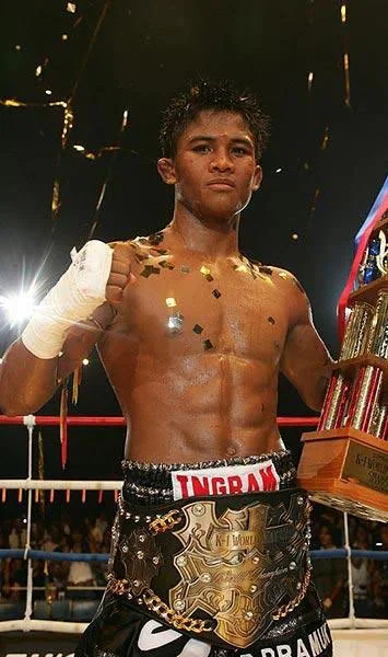 Muay-Thai-Fighter-Buakaw-Por-Pramuk.webp