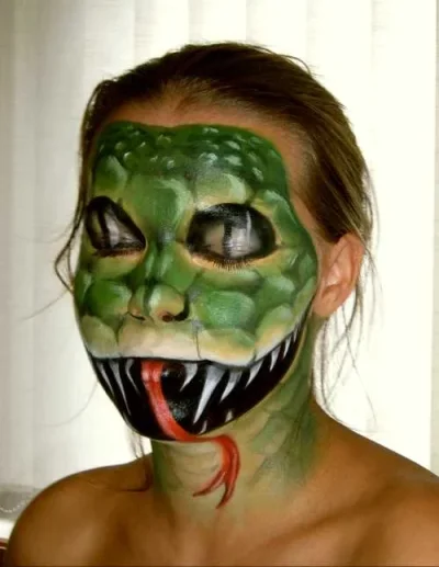 Funny-Snake-Body-Painting.webp