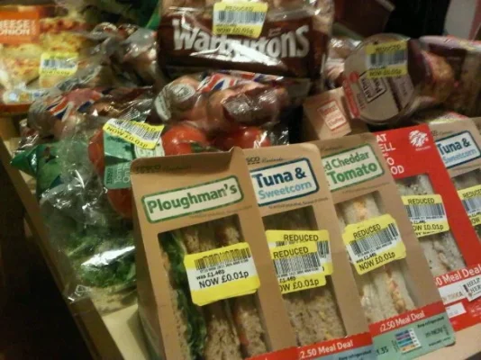 shopping.webp shopping.webp