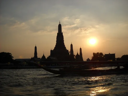 Sunset at Wat Arun 28122011.webp