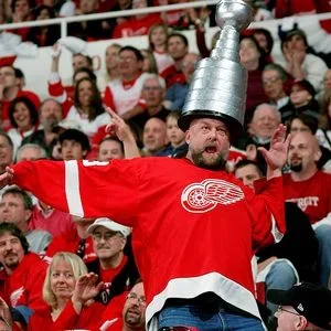 nhl_g_wings_fans_300.webp