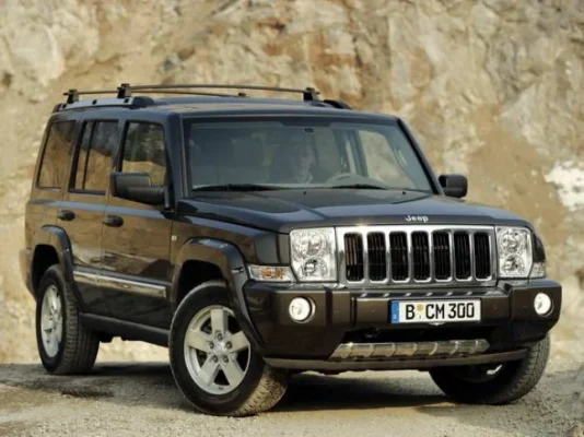 2006-jeep-commander-limited-57-european-version-front-angle-view-588x441.webp