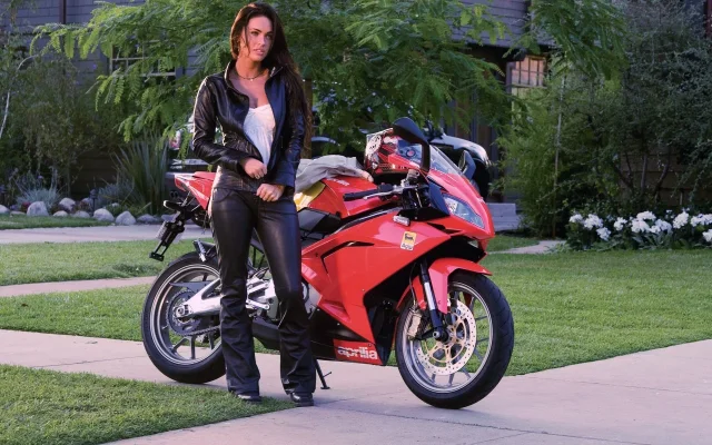 megan-fox-italian-motorcycle-1280x800.webp
