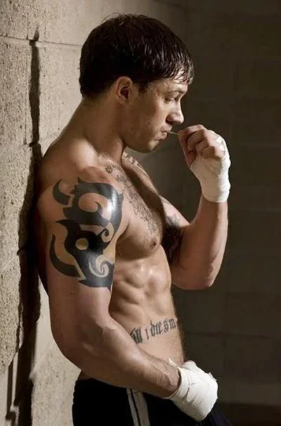 tom-hardy-workout-3.webp