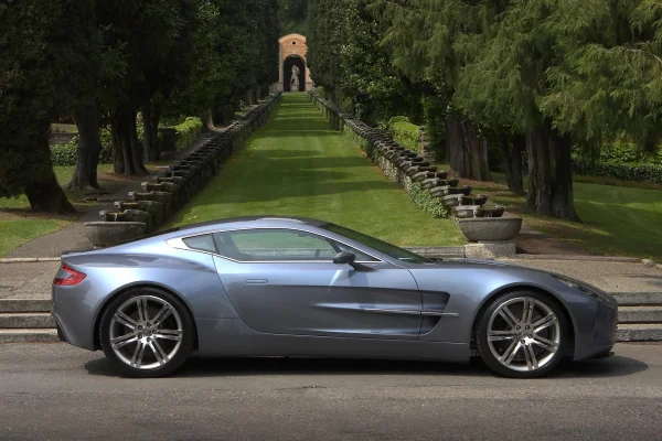 aston-martin-one-77-61.webp