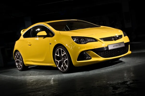 vauxhall-astra-821212101026461600x1060.webp