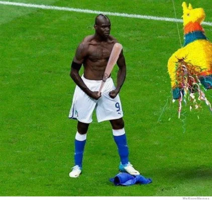 mario-balotelli-meme-pinata.webp