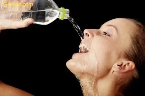 Girls-cant-drink-water-by-plastic-bottle-5.webp