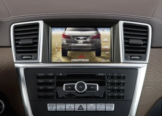 2013-Mercedes-Benz-GL-Class-Interior-4.webp