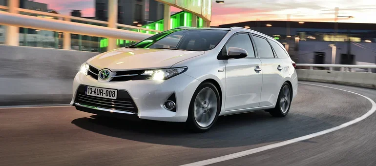 toyota-auris-touring-sports-01_770x340_tcm304-1210399.webp