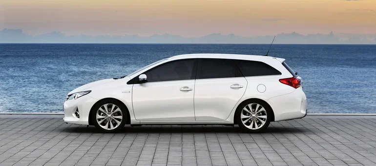 toyota-auris-touring-sports-06_770x340_tcm304-1210420.webp