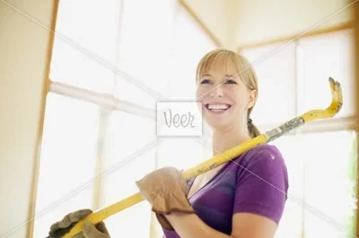 FAN9021822_P_Mid-adult-woman-with-crowbar.webp