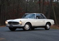 1965_Mercedes_Benz_230SL_Pagoda_02.jpg