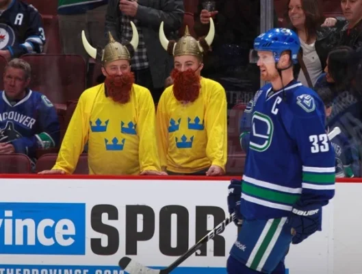 Henrik Sedin ja fanit.webp