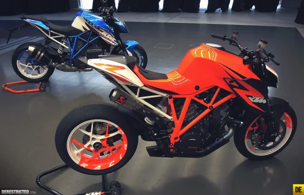 ktm_1290_superduke_r_patriot_01.webp