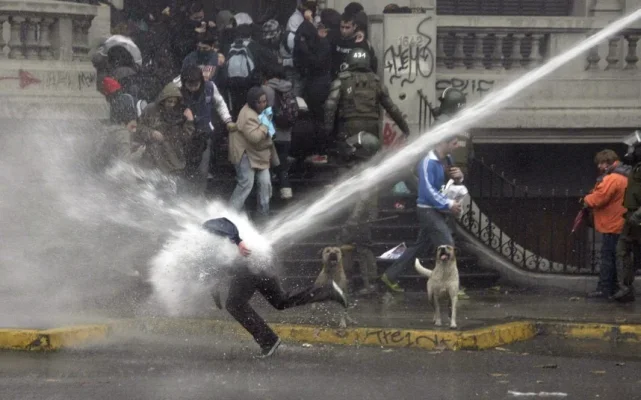 water-cannon_2262948k.webp