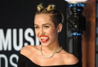 Miley-Cyrus-just-loves-to-bite-her-tongue.jpg