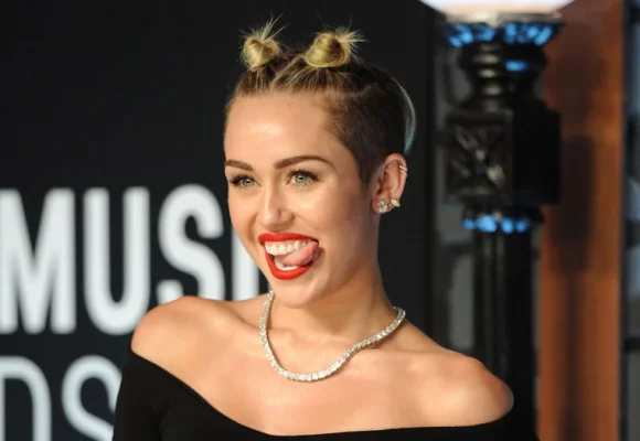 Miley-Cyrus-just-loves-to-bite-her-tongue.webp