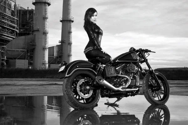 50802-motos-y-mujeres-kulture-kustom-babes_1440x900.webp
