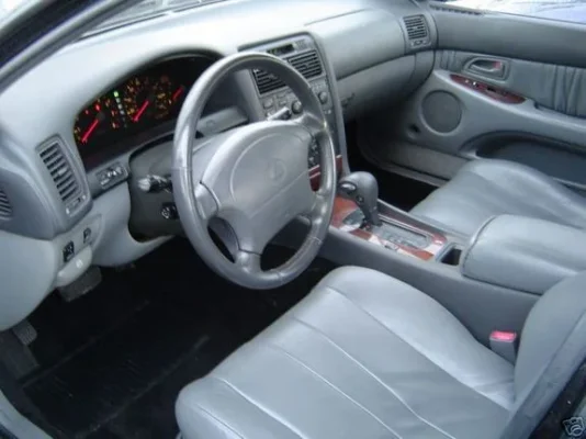 Lexus_GS_300_JZS147_interior.webp