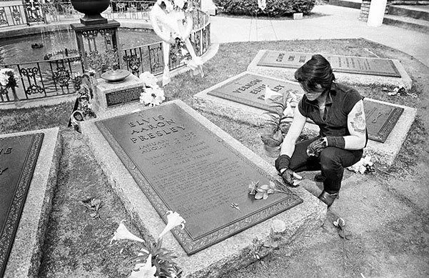 Danzig-Elvis-grave.webp