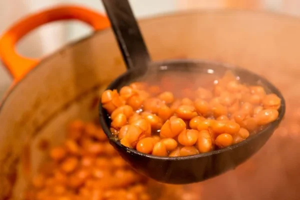 Boston_Baked_Beans_in_Concord,_Mass_2012-0193.webp