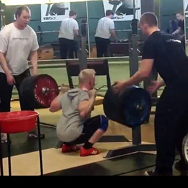 Milko-Tokola-225kg-x5-no-belt-squat-pr.webp