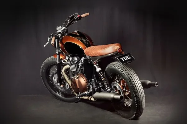 TRIUMPH-Bonneville-Custom-02.webp